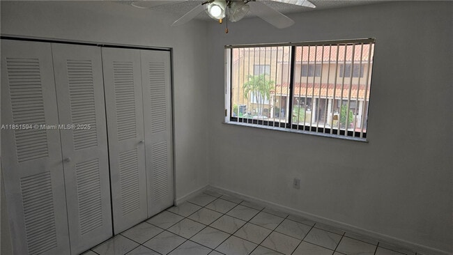 Building Photo - 2710 W 60th Pl