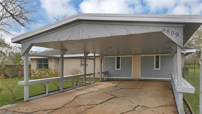 Foto del edificio - 4809 Truman St