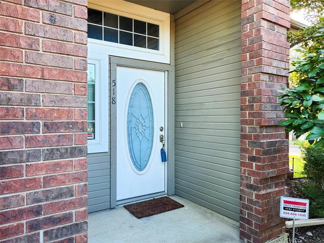 Building Photo - 518 Raton Pass