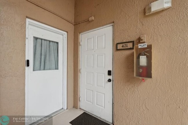 Building Photo - 9933 Westview Dr