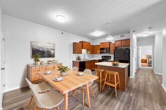 Building Photo - Sterling Pointe