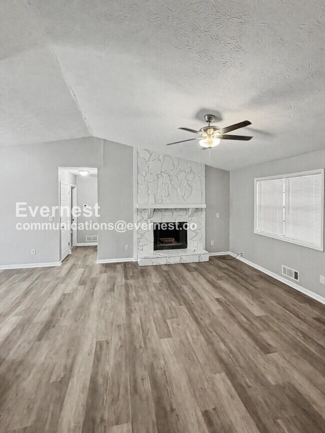 Building Photo - 800 Cedar Lake Dr SE