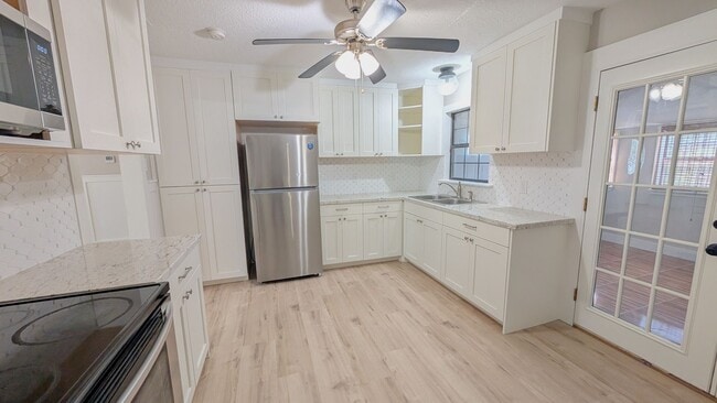 Building Photo - 101 W Flynn Ave