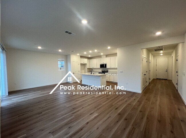 Foto del edificio - New Elk Grove 3bd/2ba Home near Big Horn & Poppyridge Rd