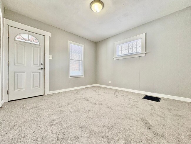 Building Photo - 1909 S Brookfield St