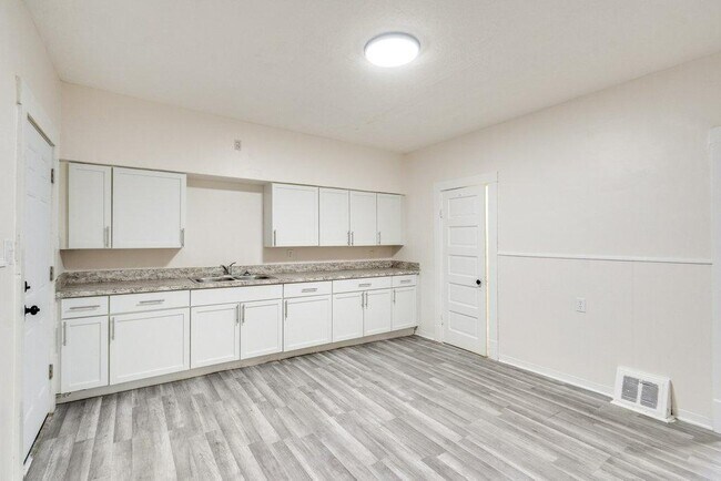 Building Photo - 6701 Gertrude Ave