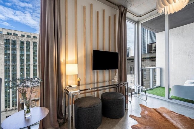 Foto del edificio - 151 SE 1st St