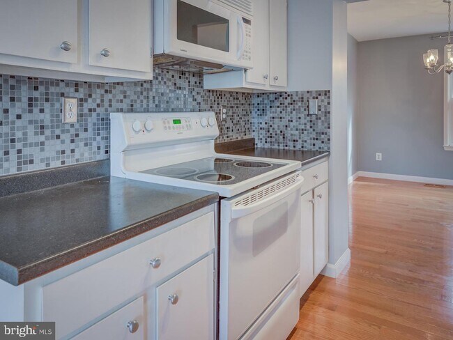 Foto del edificio - 8203 Stationhouse Ct