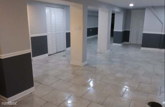 Building Photo - 5 br, 3 bath House - 8724 S Essex Ave