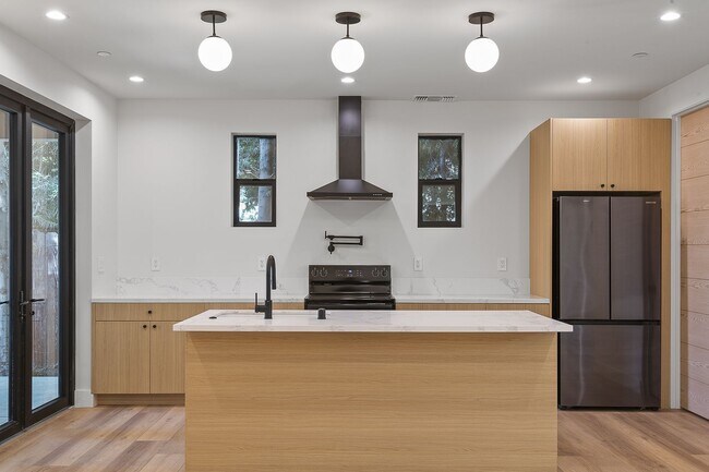 Building Photo - Modern Luxury in Reseda! Stunning 4-Bed 3....