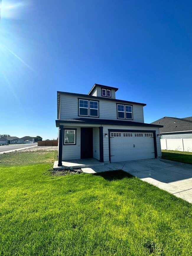Building Photo - Stunning 3 Bedroom Home In Quincy!