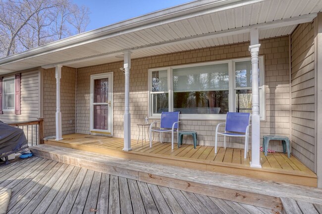 Foto del edificio - Just What You Have Been Looking For a Single Family Ranch in a Quaint Country Setting