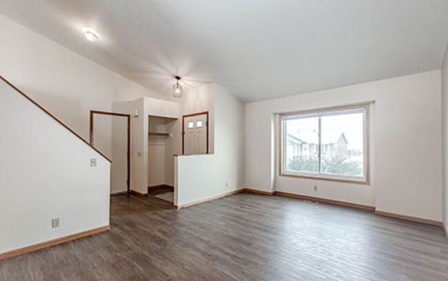 Building Photo - 1121 Range View Cir