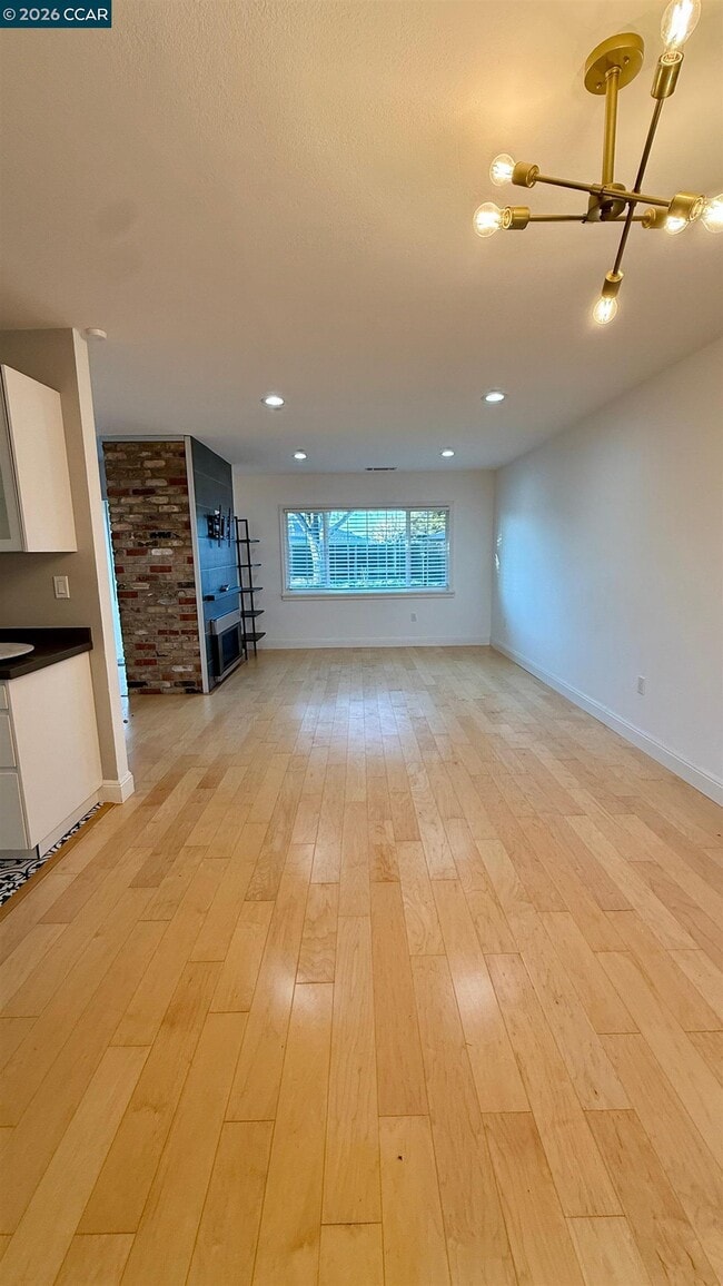 Foto del edificio - 1568 Placer Dr