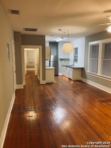 Foto del edificio - 415 E Locust St