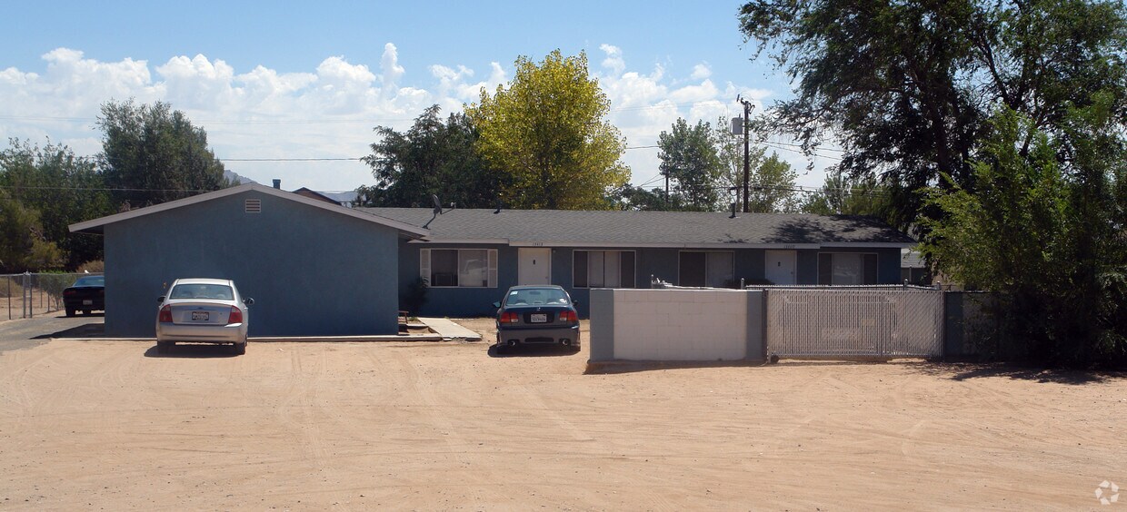 Primary Photo - 13409-13417 Mohawk Rd