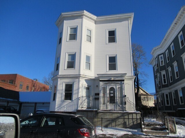 Building Photo - 19 Medford St