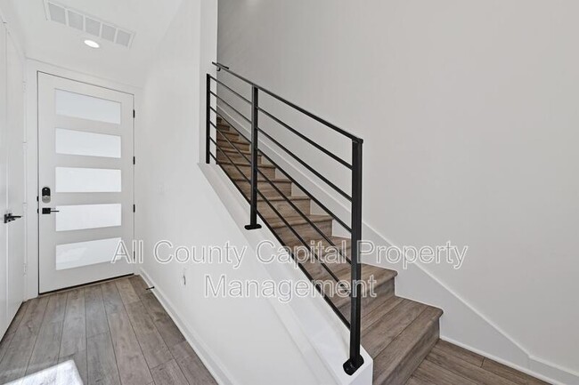 Building Photo - 2804 S 1st St