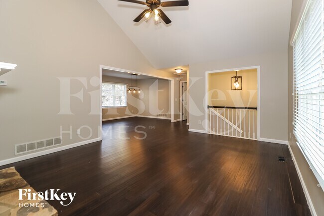 Building Photo - 189 Michael St