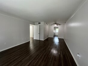 Building Photo - 500 Willow Dr