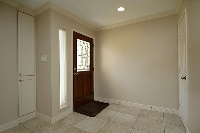 Foto del edificio - 5228 Woodlawn Pl