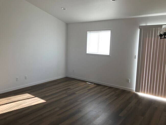 Foto del edificio - 4 Bed 3 Bath Twin Home