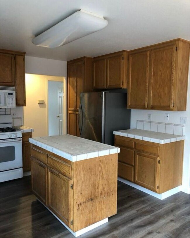 Building Photo - Lovely Single Level Home in Santa Rosa 3 b...