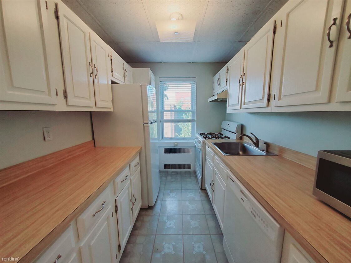 Primary Photo - Studio, 1 bath Condo - 70 Strawberry Hill Ave