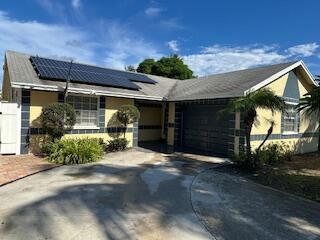 Foto principal - 7250 San Castle Blvd