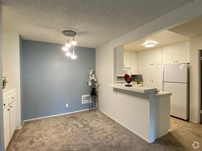 Building Photo - 355 S Los Robles Ave