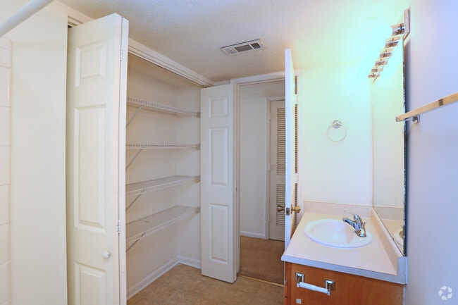 Interior Photo - Castlewood Apartments