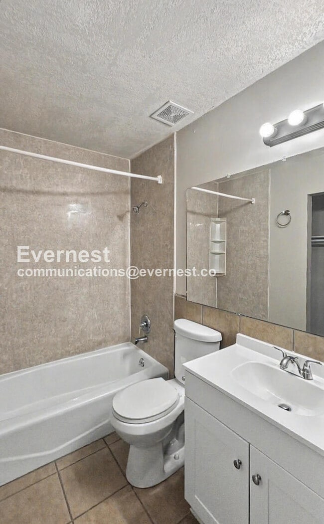 Building Photo - 6121 N Baltimore Ave