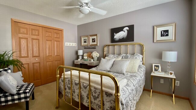 Spare bedroom upstairs - 14339 Brookmere Blvd NW