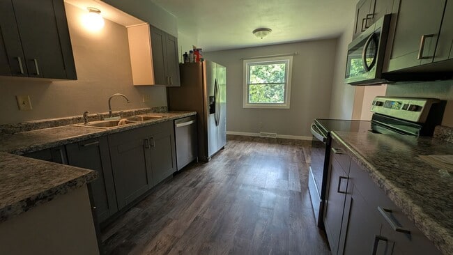 Building Photo - Charming Row-Home style Rental