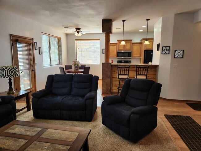 Building Photo - Furnished Bison Cove - 2 bed / 2 bath - Furnished Unit