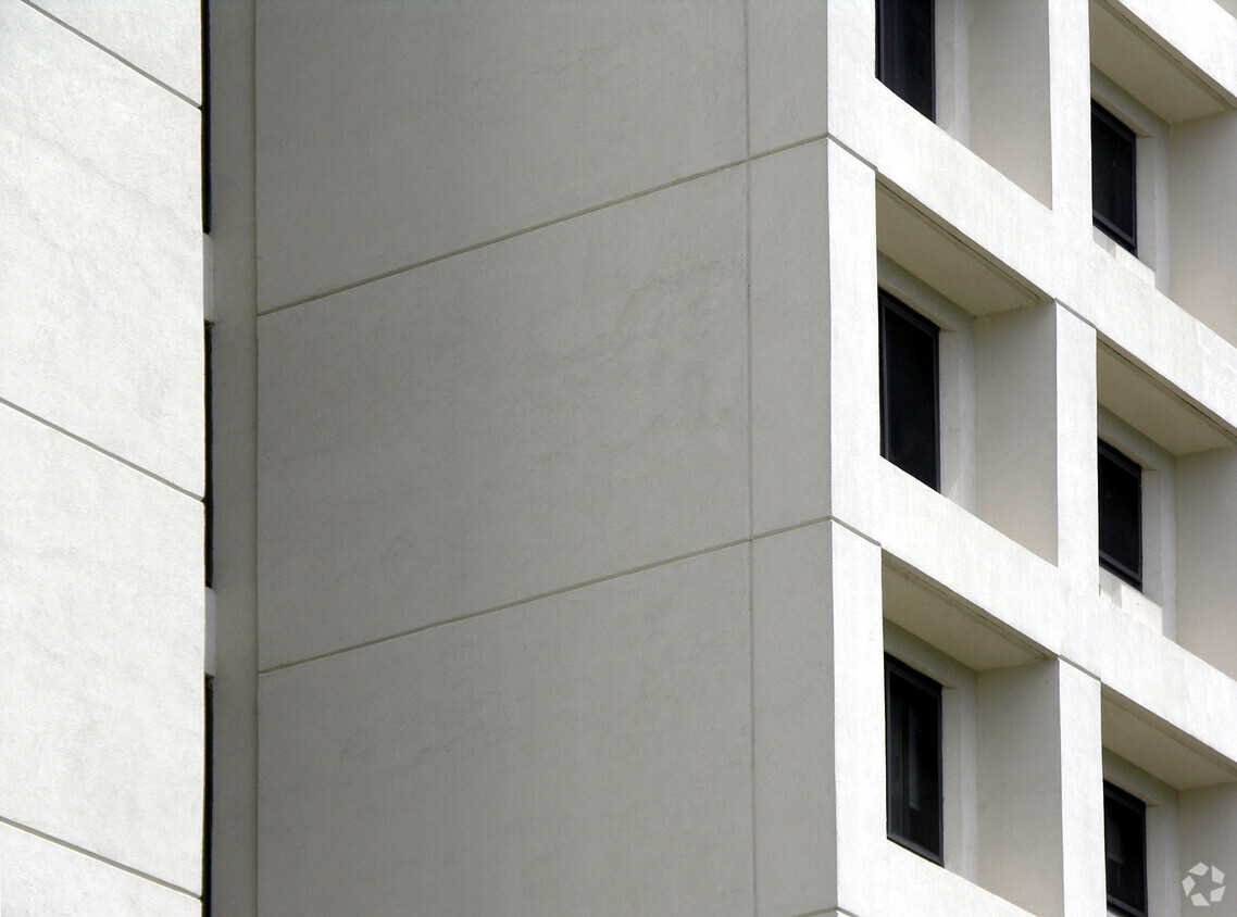 Detail of the facade on the southeast corner - Sheldon Towers