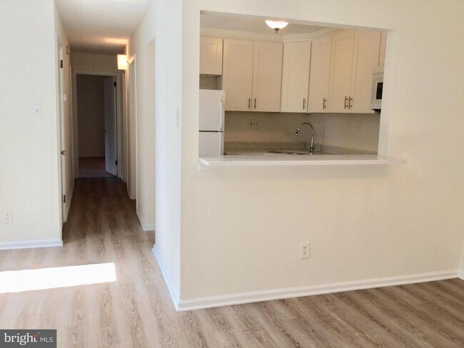 Building Photo - 56 Le Forge Ct