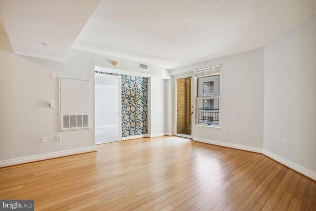 Foto del edificio - 915 E St NW