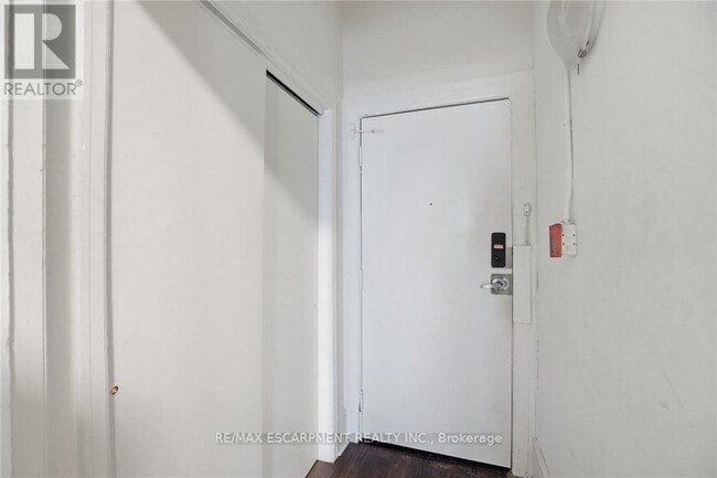 Photo du bâtiment - 63 John St S