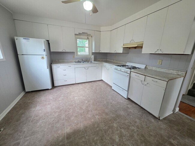 Foto del edificio - 3 Bed 1 Bath Single Family Home in Wiscons...