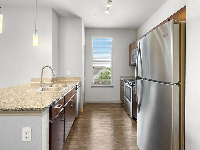 Foto del edificio - Live in Richmond – Get 1 Month Free Rent!