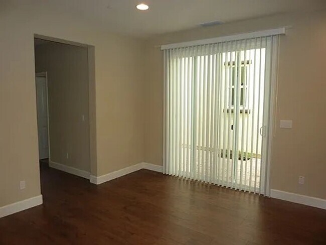 Foto del edificio - Fantastic Location in Roseville off Blue Oaks!  4 Bedroom Home with Downstairs Bedroom and Full B...