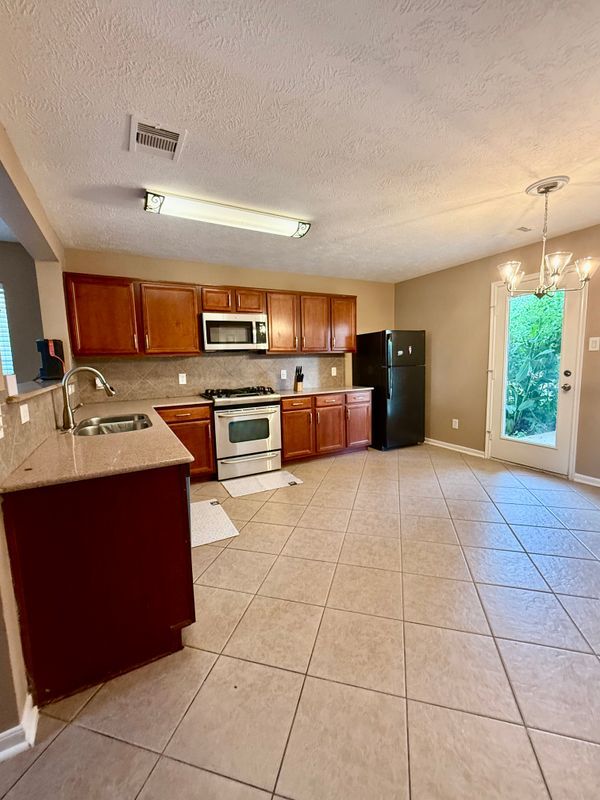 Building Photo - 447 Silky Leaf Dr