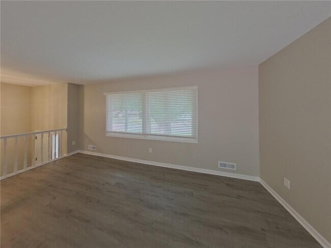 Foto del edificio - 12235 Hillsboro Ave