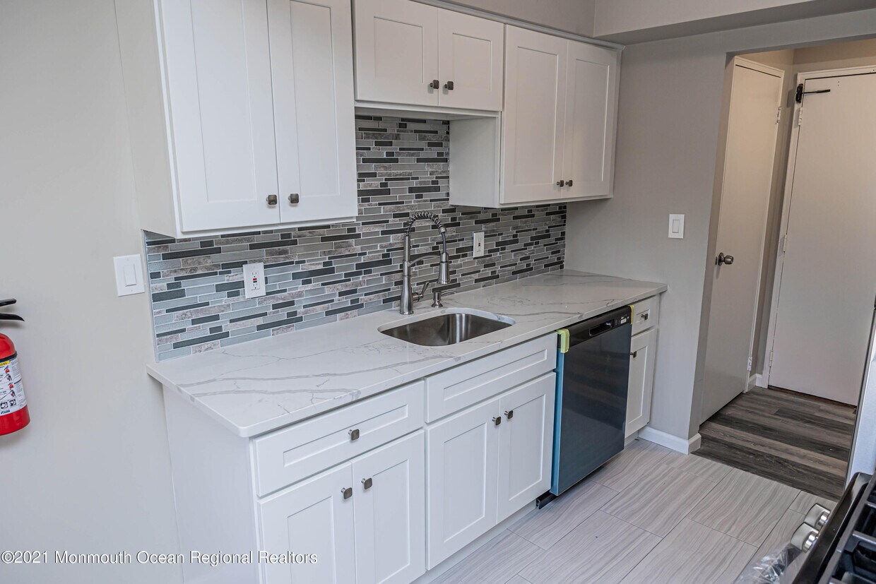 48 Stonehurst Blvd Unit B, Freehold, NJ 07728 Apartment for Rent in