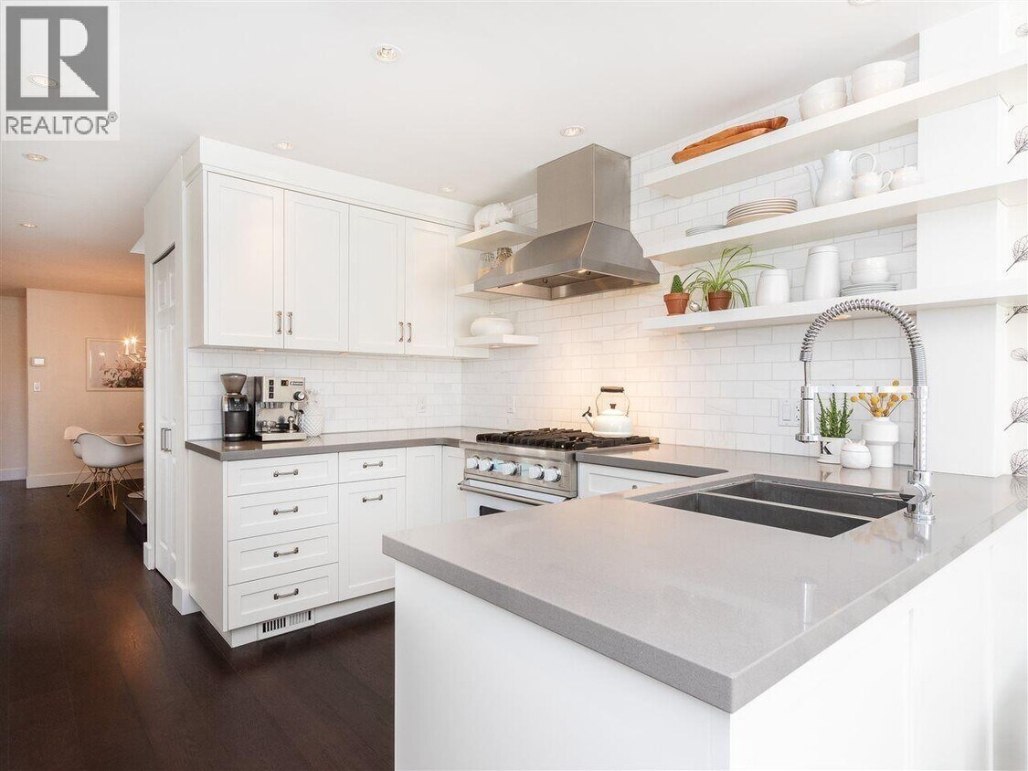 Primary Photo - 1338 Arbutus St