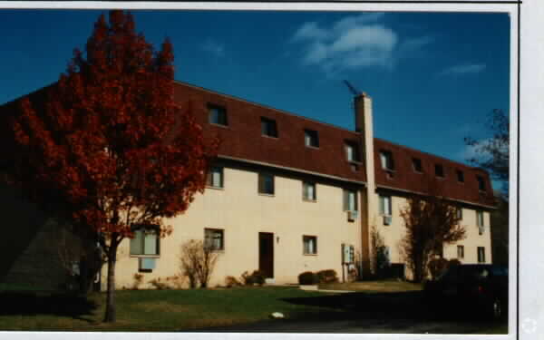 Primary Photo - Eagle Crest Apartments
