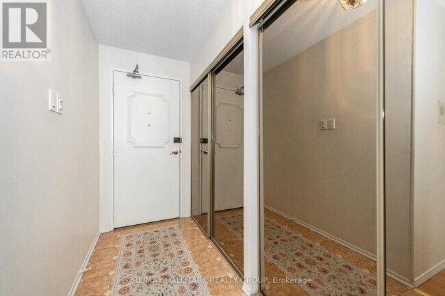 Photo du bâtiment - 158A McArthur Ave.