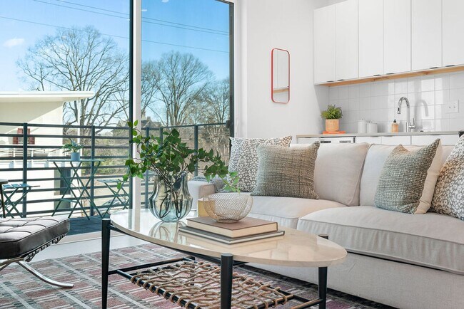 Building Photo - Modern downtown condo with premium finishes, private balcony & parking space.