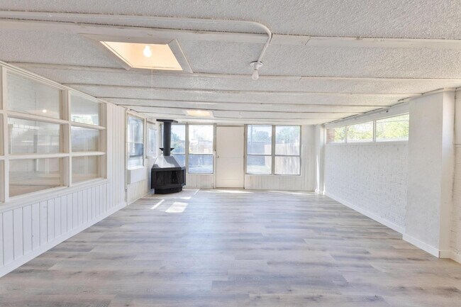 Building Photo - 2513 44th St